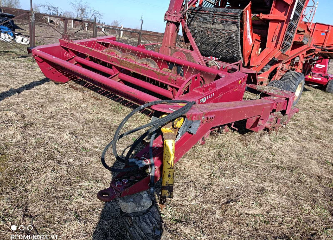 Комбайн Гомсельмаш КДП-3000 (Палессе FT40) - Прицепной кормоуборочный комбайн: фото 1 Комбайн Гомсельмаш КДП-3000 (Палессе FT40) - Прицепной кормоуборочный комбайн: фото 1