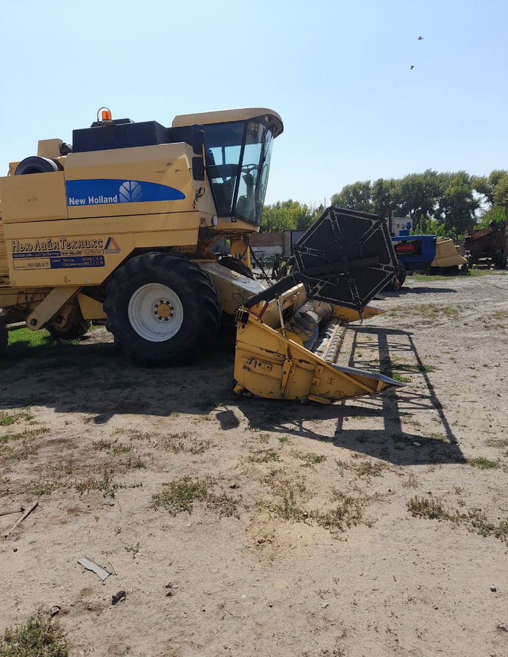 Комбайн NEW HOLLAND TC-56 - Зерноуборочный комбайн: фото 2 Комбайн NEW HOLLAND TC-56 - Зерноуборочный комбайн: фото 2