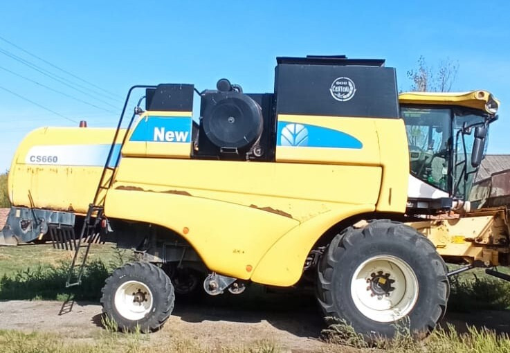 Комбайн New Holland CS660 - Зерноуборочный комбайн: фото 1 Комбайн New Holland CS660 - Зерноуборочный комбайн: фото 1