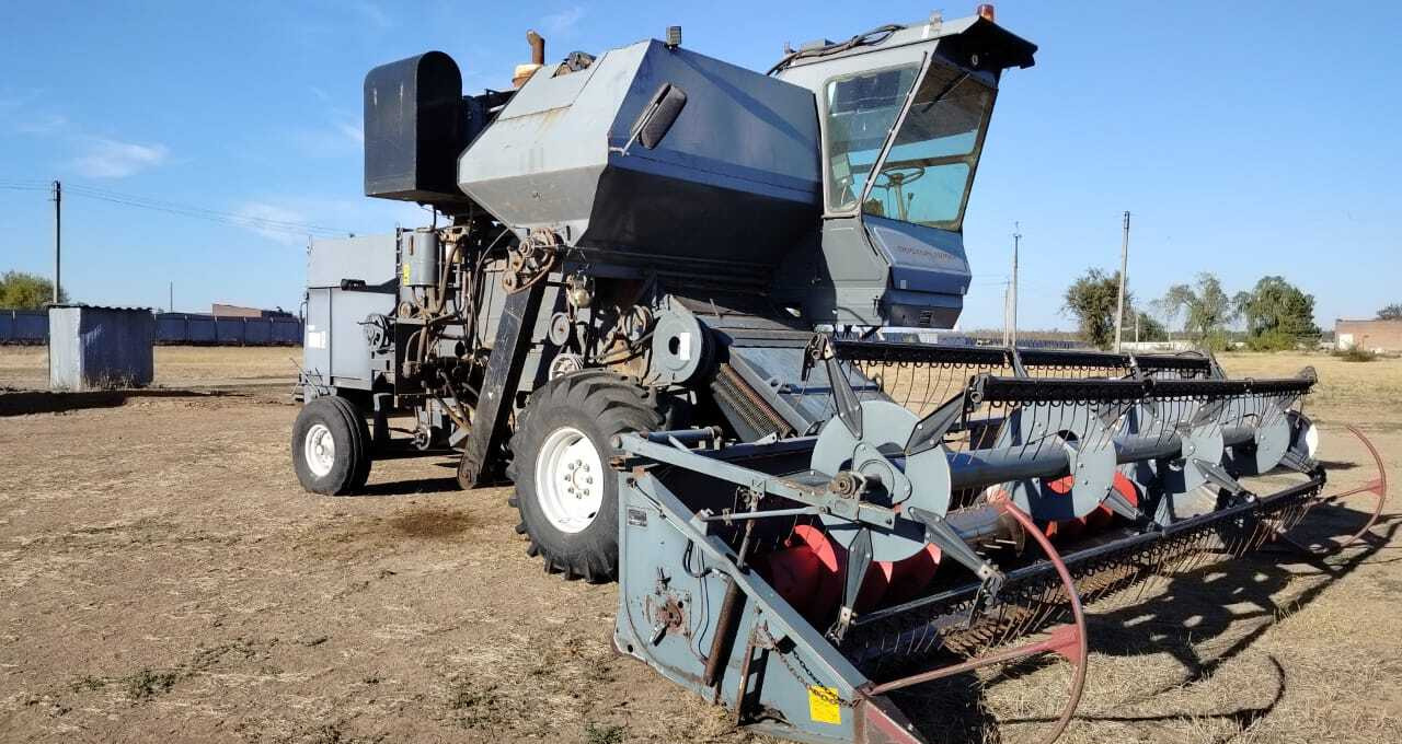 Комбайн Нива Эффект - Зерноуборочный комбайн: фото 1 Комбайн Нива Эффект - Зерноуборочный комбайн: фото 1