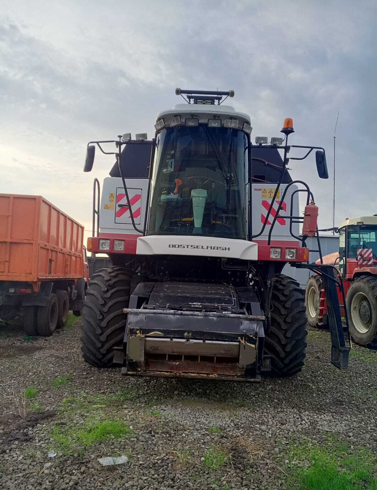 Комбайн Ростельмаш Торум 750 - Зерноуборочный комбайн: фото 2 Комбайн Ростельмаш Торум 750 - Зерноуборочный комбайн: фото 2