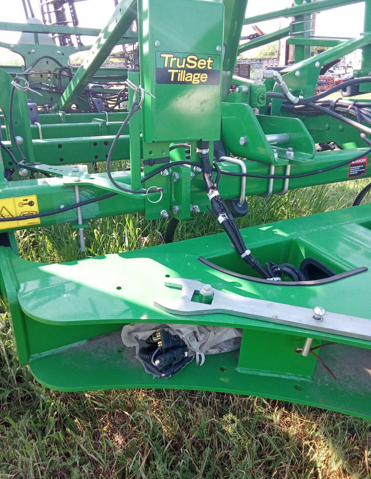 Культиватор Культиватор John Deere 2230 TruSet Tillage: фото 6 Культиватор Культиватор John Deere 2230 TruSet Tillage: фото 6