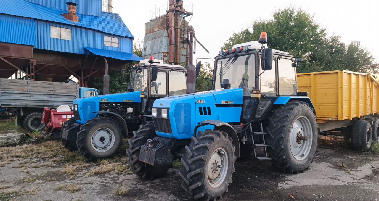 МТЗ (Беларус) 1221.3 - Трактор: фото 1 МТЗ (Беларус) 1221.3 - Трактор: фото 1