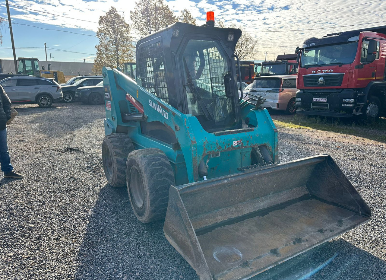 Мини погрузчик SUNWARD SWL3220 - Гусеничный погрузчик: фото 1 Мини погрузчик SUNWARD SWL3220 - Гусеничный погрузчик: фото 1