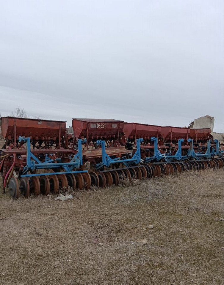 Омсельмаш КСКП-2,1х5 - Посевной комплекс: фото 1 Омсельмаш КСКП-2,1х5 - Посевной комплекс: фото 1