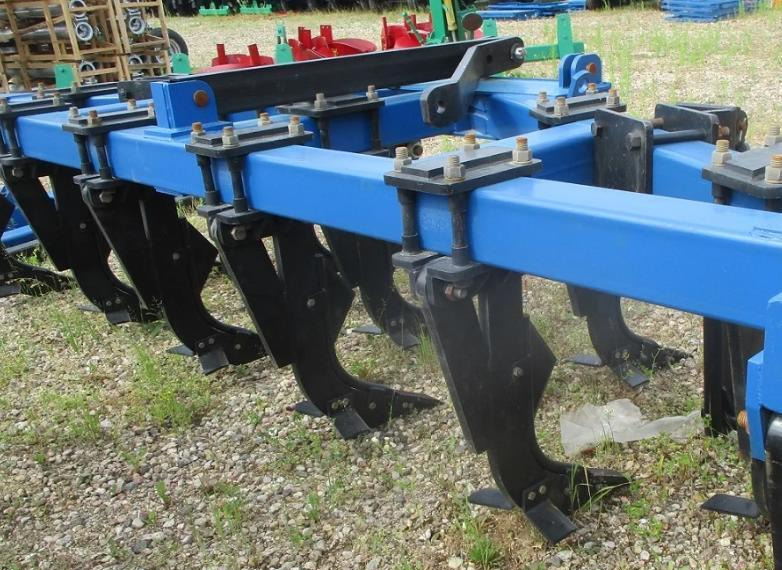 Плуг чизельный прицепной ПЧН-4,5 - Глубокорыхлитель: фото 1 Плуг чизельный прицепной ПЧН-4,5 - Глубокорыхлитель: фото 1