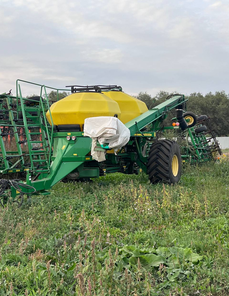 Посевной комплекс John Deere 730 - Посевной комплекс: фото 1 Посевной комплекс John Deere 730 - Посевной комплекс: фото 1