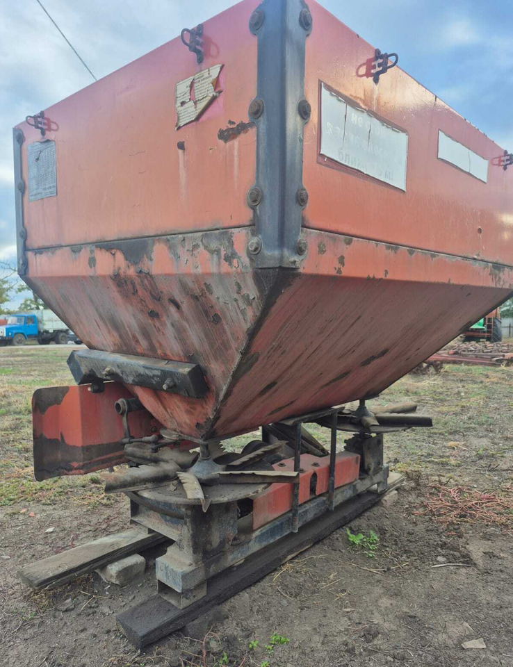 Разбрасыватель минеральных удобрений OZONE-1000 LBR Group - Разбрасыватель удобрений: фото 4 Разбрасыватель минеральных удобрений OZONE-1000 LBR Group - Разбрасыватель удобрений: фото 4