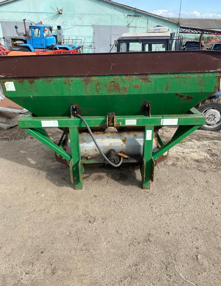 Разбрасыватель минеральных удобрений РМУ Фермер 950 - Разбрасыватель удобрений: фото 1 Разбрасыватель минеральных удобрений РМУ Фермер 950 - Разбрасыватель удобрений: фото 1