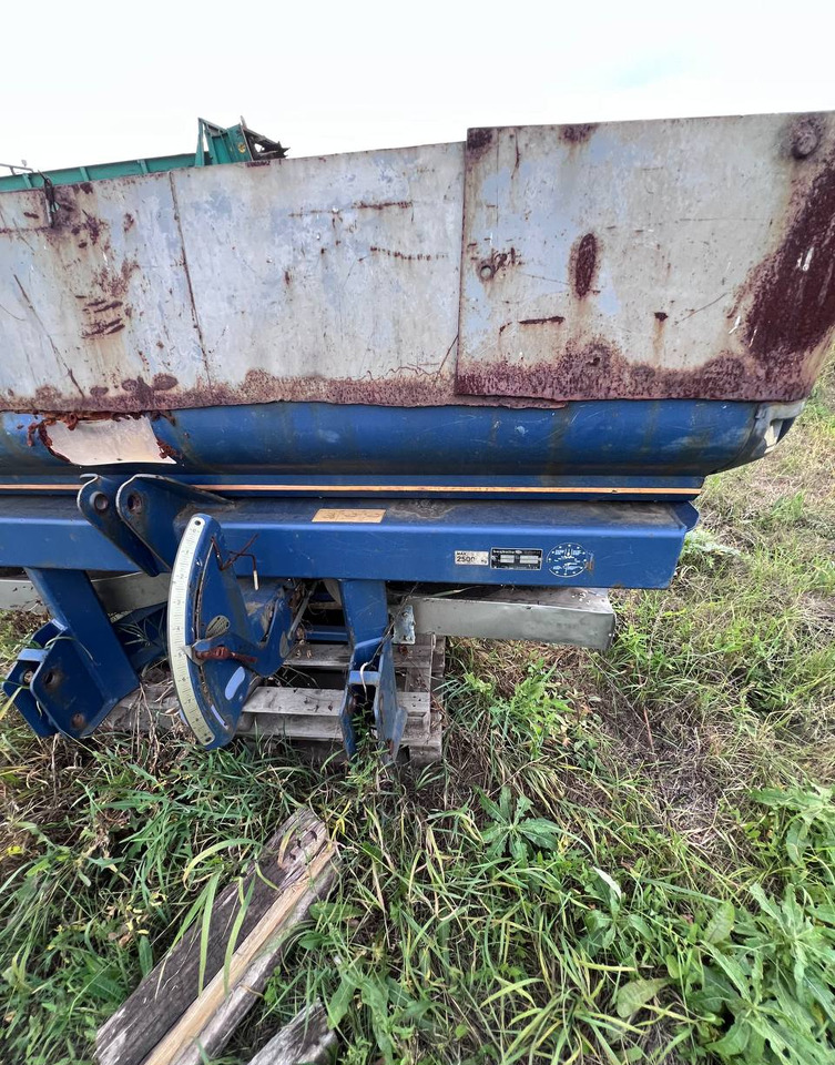 Разбрасыватель удобрений Bogballe M2 - Разбрасыватель удобрений: фото 1 Разбрасыватель удобрений Bogballe M2 - Разбрасыватель удобрений: фото 1