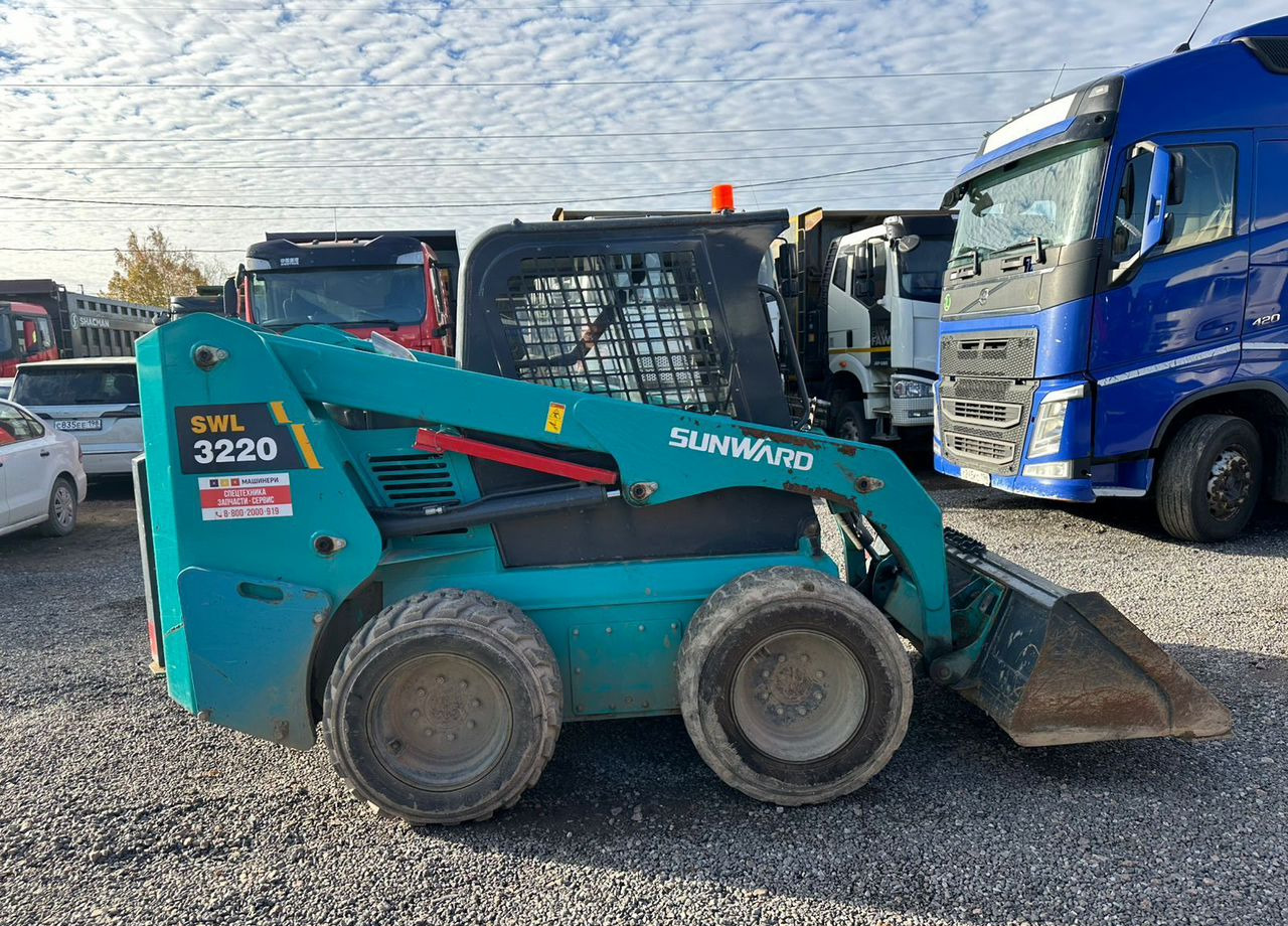 SUNWARD SWL3220 - Мини-погрузчик с бортовым поворотом: фото 4 SUNWARD SWL3220 - Мини-погрузчик с бортовым поворотом: фото 4
