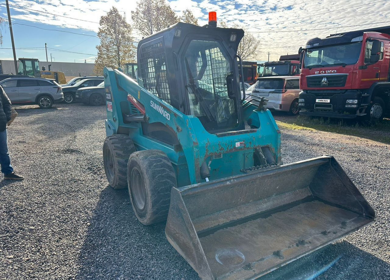 SUNWARD SWL3220 - Мини-погрузчик с бортовым поворотом: фото 2 SUNWARD SWL3220 - Мини-погрузчик с бортовым поворотом: фото 2