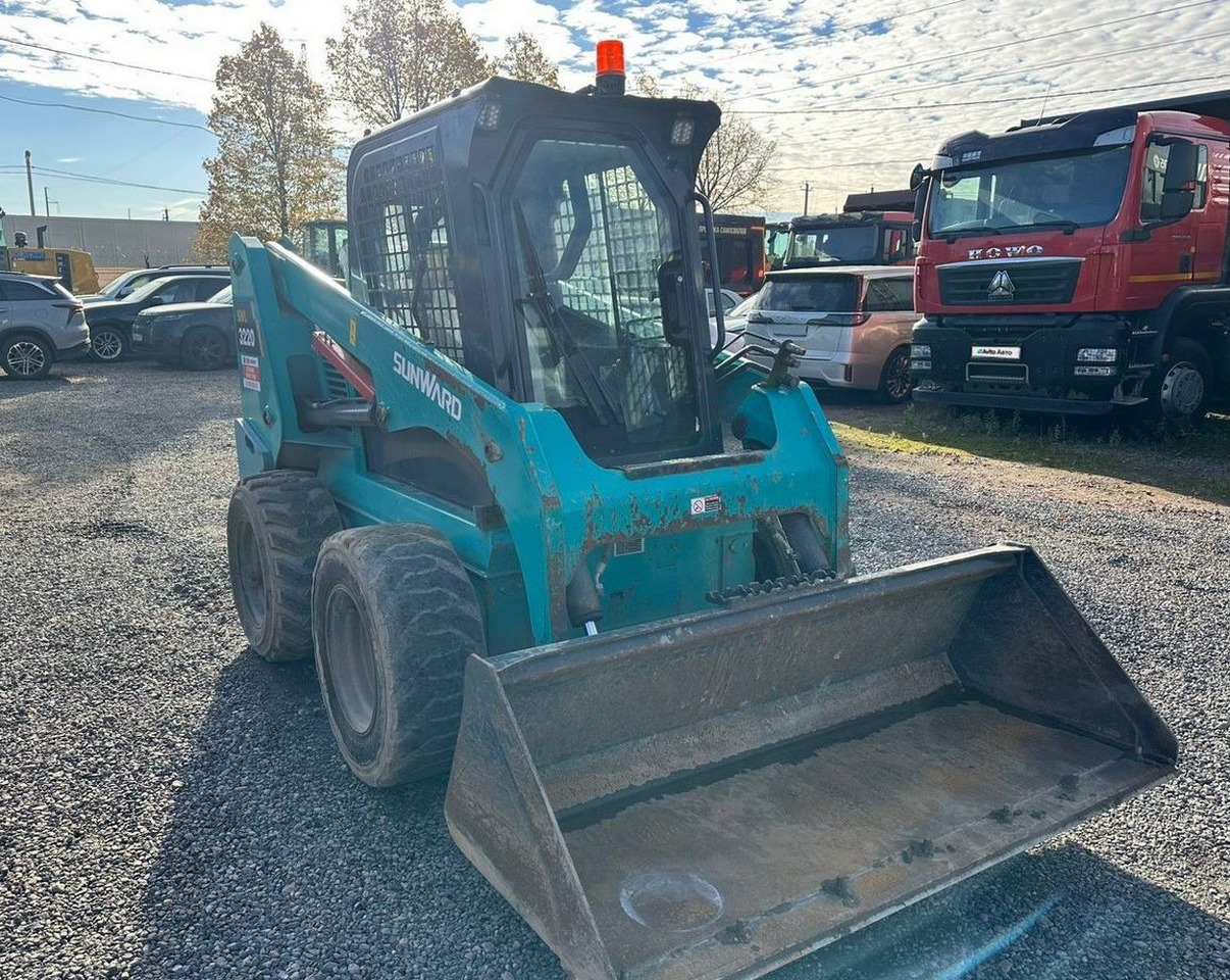 SUNWARD SWL3220 - Мини-погрузчик с бортовым поворотом: фото 3 SUNWARD SWL3220 - Мини-погрузчик с бортовым поворотом: фото 3