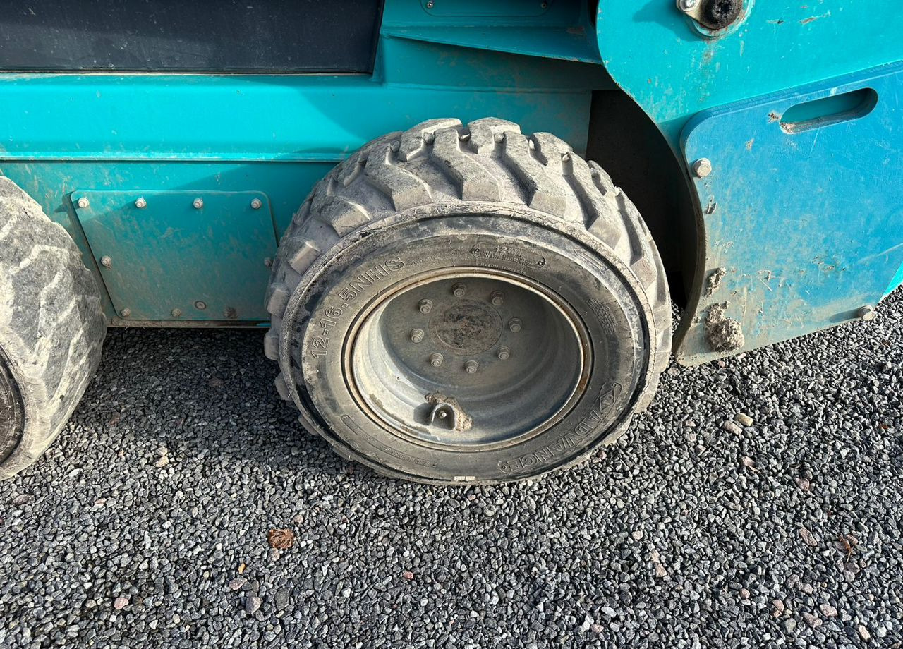 Мини-погрузчик с бортовым поворотом SUNWARD SWL3220: фото 8