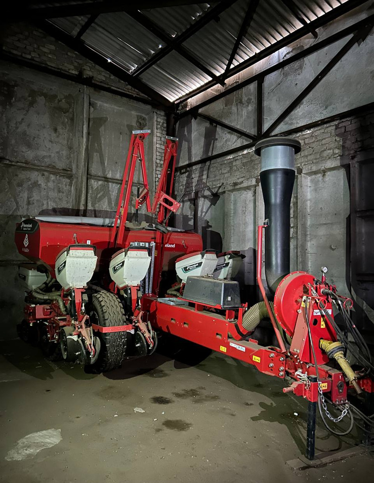 Сеялка Kverneland Optima TF Profi 8 - Сеялка точного высева: фото 1 Сеялка Kverneland Optima TF Profi 8 - Сеялка точного высева: фото 1