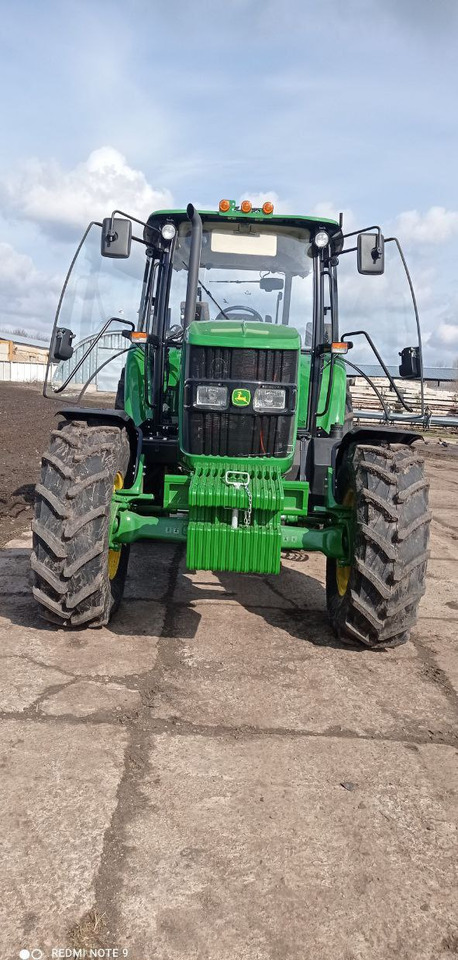 Трактор John Deere 6135 B - Трактор: фото 2 Трактор John Deere 6135 B - Трактор: фото 2