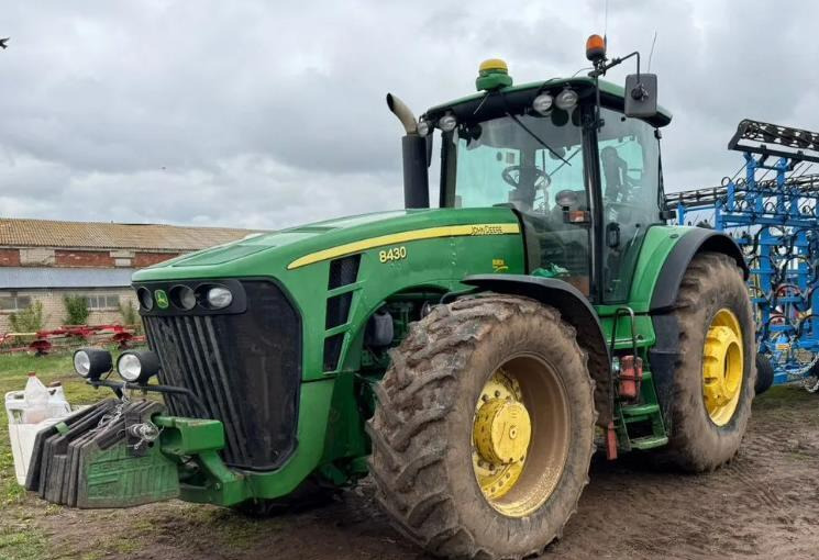 Трактор John Deere 8430 - Трактор: фото 1 Трактор John Deere 8430 - Трактор: фото 1