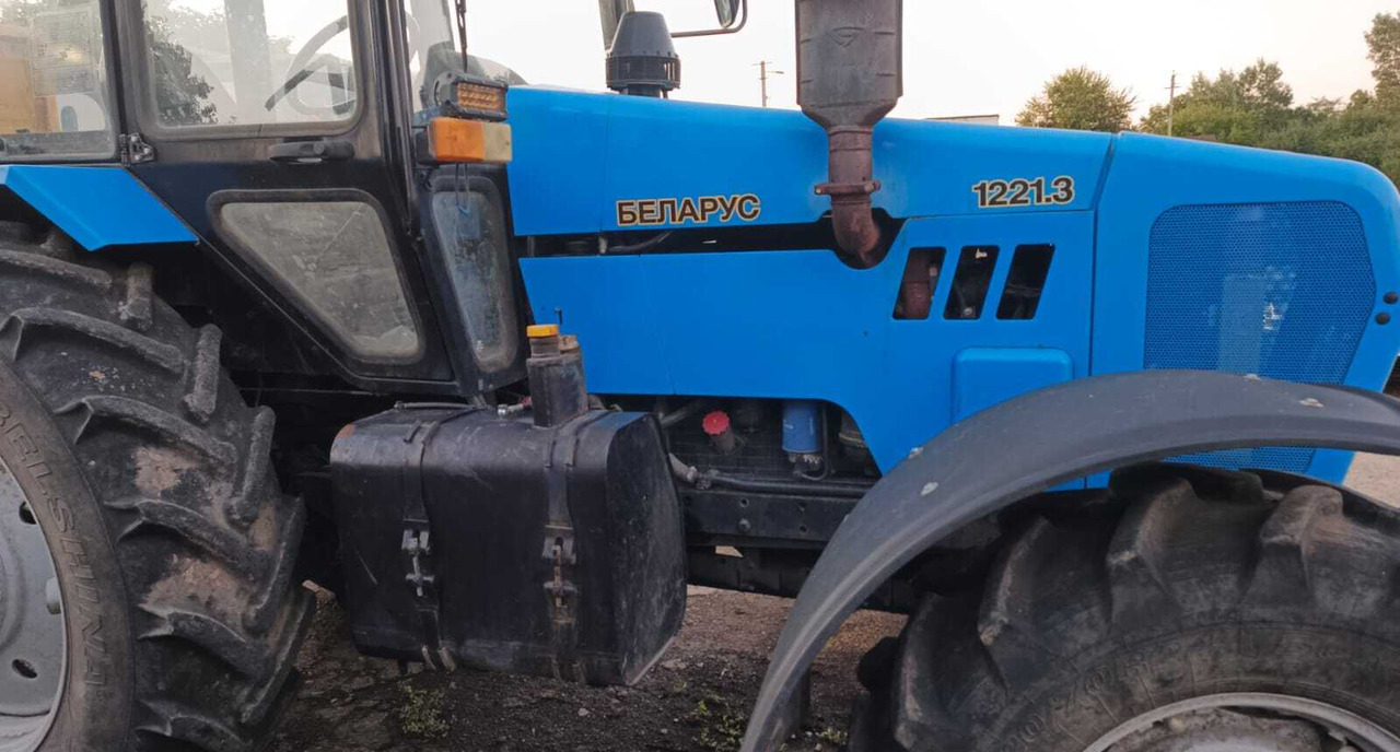 Трактор МТЗ 1221.3 - Трактор: фото 2 Трактор МТЗ 1221.3 - Трактор: фото 2