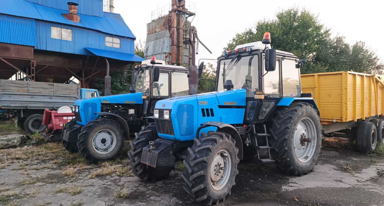 Трактор МТЗ 1221.3 - Трактор: фото 1 Трактор МТЗ 1221.3 - Трактор: фото 1