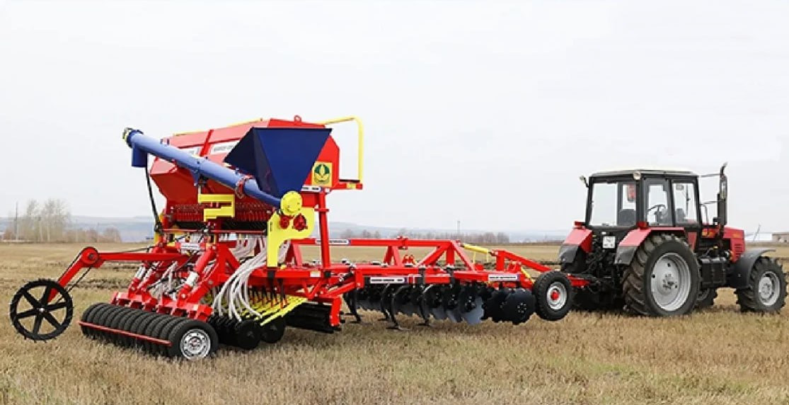Трактор МТЗ Беларус 82.1-23/12 и Комбинированный посевной комплекс AGRATOR COMBI 5200 - Посевной комплекс: фото 1 Трактор МТЗ Беларус 82.1-23/12 и Комбинированный посевной комплекс AGRATOR COMBI 5200 - Посевной комплекс: фото 1