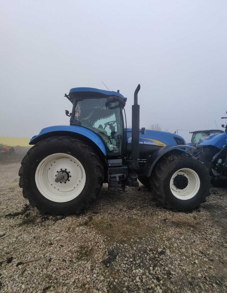 Трактор New Holland 7060 - Трактор: фото 1 Трактор New Holland 7060 - Трактор: фото 1