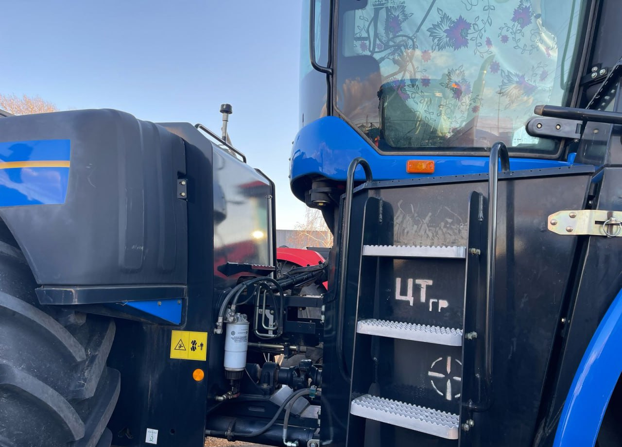 Трактор New Holland 9.670 - Трактор: фото 4 Трактор New Holland 9.670 - Трактор: фото 4