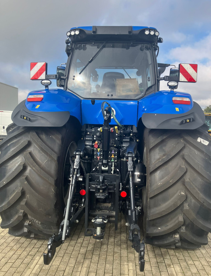 Трактор New Holland T8.435 - Трактор: фото 2 Трактор New Holland T8.435 - Трактор: фото 2