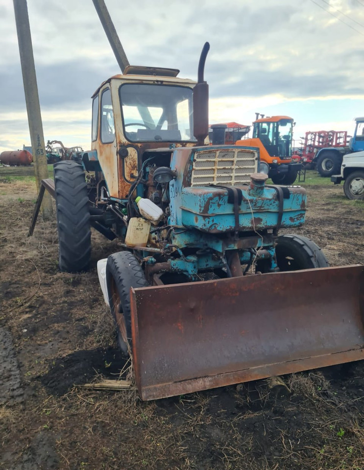Трактор- экскаватор ЮМЗ-6 - Трактор: фото 2 Трактор- экскаватор ЮМЗ-6 - Трактор: фото 2