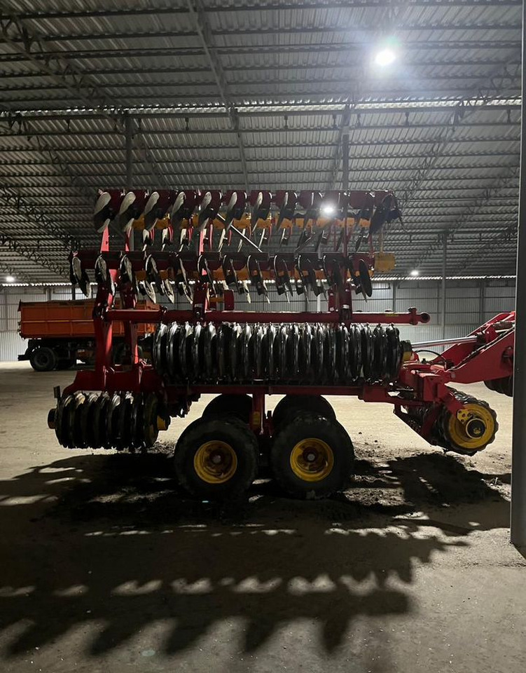 Vaderstad Carrier 820 - Дисковая борона: фото 4 Vaderstad Carrier 820 - Дисковая борона: фото 4