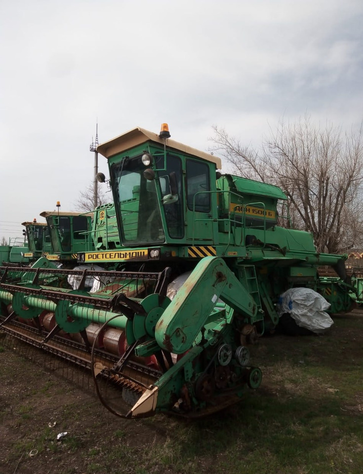 Зерноуборочный комбайн «Дон-1500Б» - Зерноуборочный комбайн: фото 1 Зерноуборочный комбайн «Дон-1500Б» - Зерноуборочный комбайн: фото 1