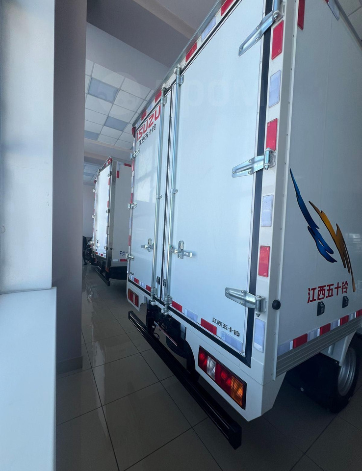 Новый Грузовик с закрытым кузовом Isuzu Elf: фото 8 Новый Грузовик с закрытым кузовом Isuzu Elf: фото 8