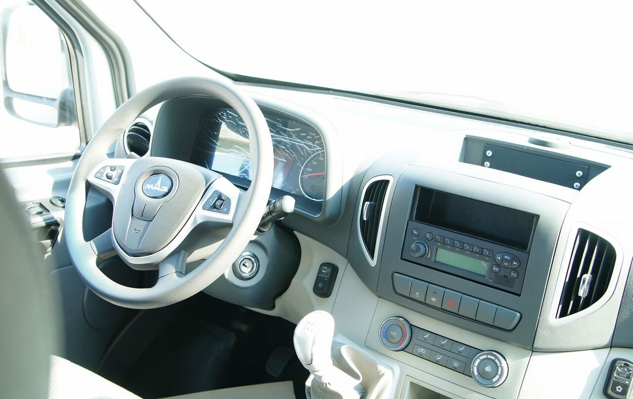 Новый Цельнометаллический фургон, Грузопассажирский фургон МАЗ 365022: фото 6