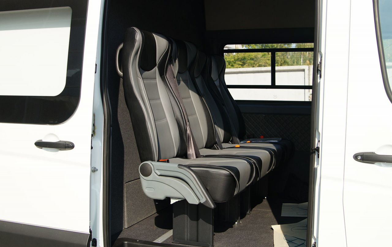 Новый Цельнометаллический фургон, Грузопассажирский фургон МАЗ 365022: фото 9