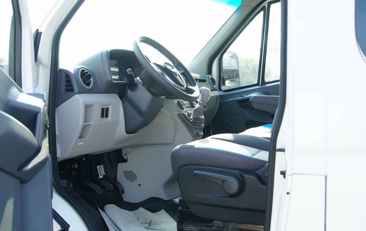 Новый Цельнометаллический фургон, Грузопассажирский фургон МАЗ 365022: фото 7