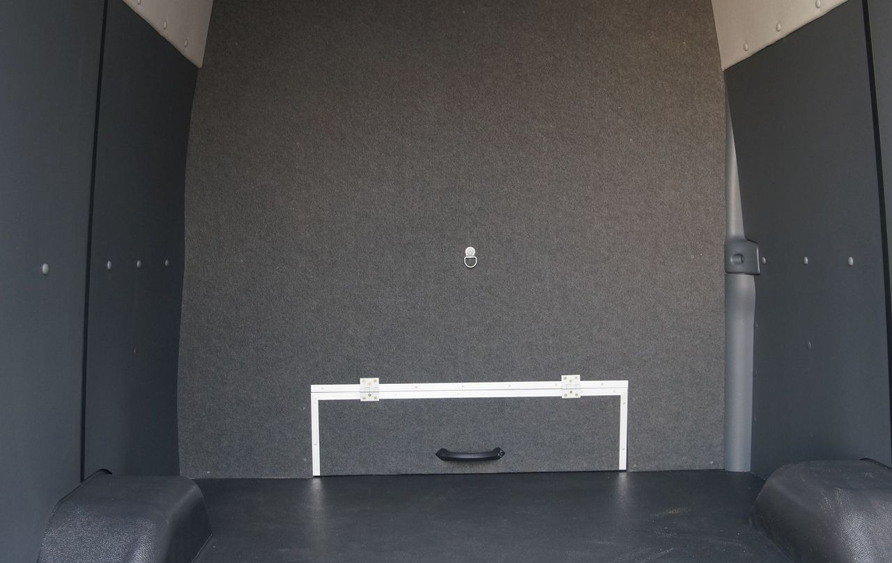 Новый Цельнометаллический фургон, Грузопассажирский фургон МАЗ 365022: фото 11