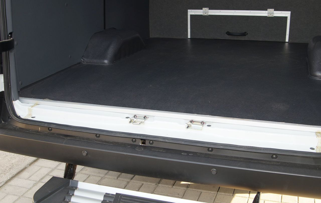 Новый Цельнометаллический фургон, Грузопассажирский фургон МАЗ 365022: фото 12