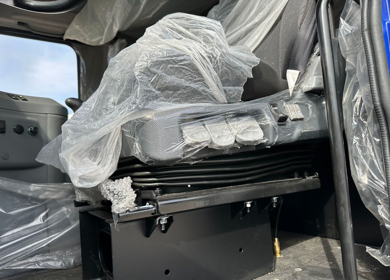 Новый Бортовой грузовик/ Платформа МАЗ 631228-571-015: фото 11