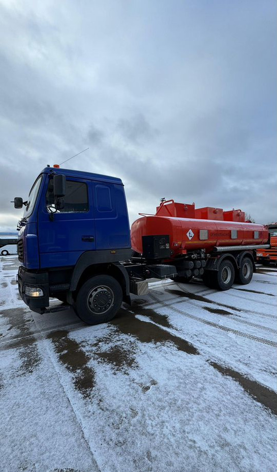 МАЗ 6312C5-8575-012 - Грузовик-цистерна: фото 1 МАЗ 6312C5-8575-012 - Грузовик-цистерна: фото 1