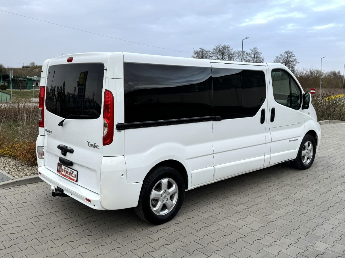 Renault Trafic L2 Long 2.5 150KM Black Edition 9 osobowy TOUR Nawiewy tylne - Микроавтобус, Пассажирский фургон: фото 5 Renault Trafic L2 Long 2.5 150KM Black Edition 9 osobowy TOUR Nawiewy tylne - Микроавтобус, Пассажирский фургон: фото 5