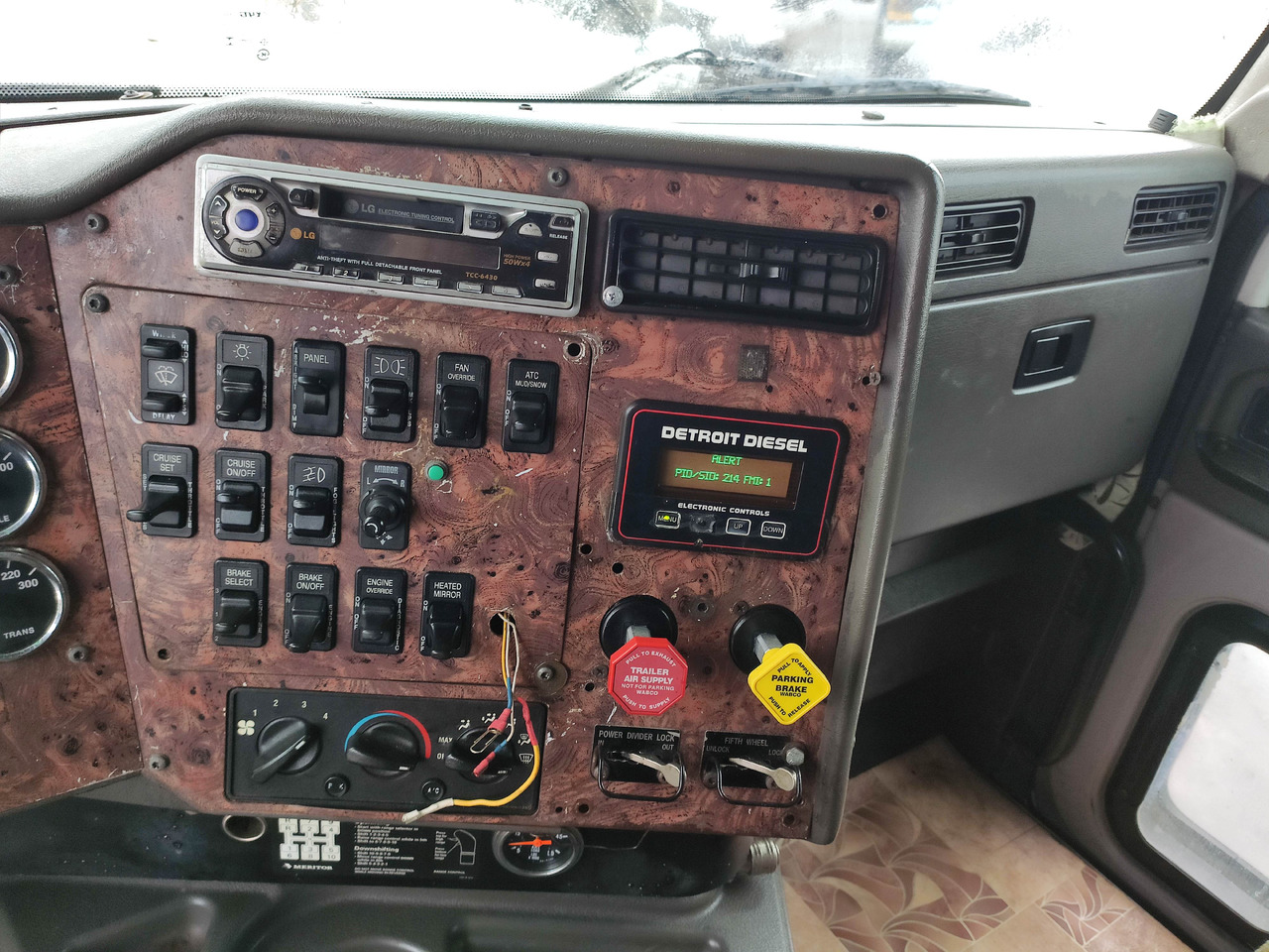 Тягач INTERNATIONAL 9200i: фото 23
