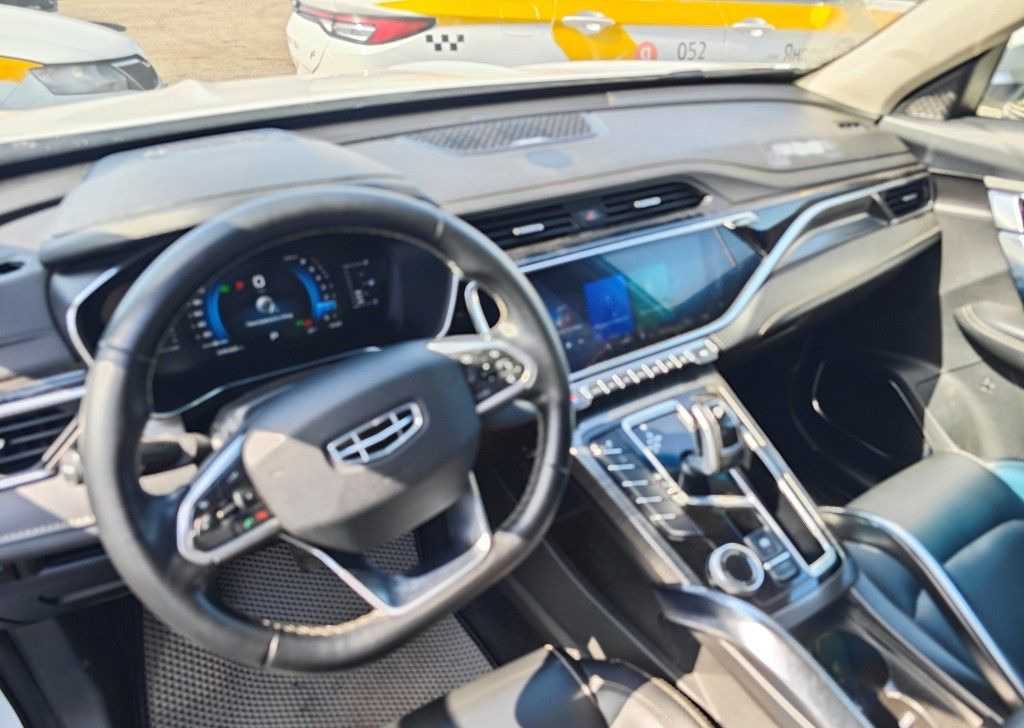 Легковой автомобиль Geely Atlas Pro 1.5 AT, 2022, 245 500 км: фото 8