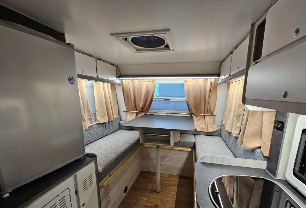 Автокемпер Лиса 3400 - Прицеп-дача (кемпер): фото 3 Автокемпер Лиса 3400 - Прицеп-дача (кемпер): фото 3