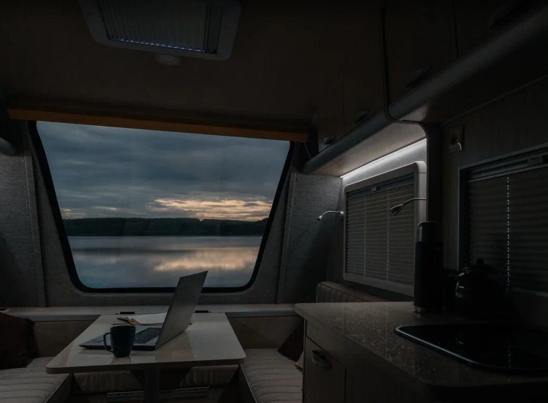 Прицеп-дача (кемпер) Чайка Вагон-дом: фото 14