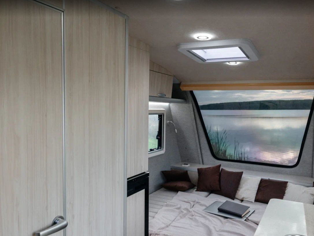 Прицеп-дача (кемпер) Чайка Вагон-дом: фото 12