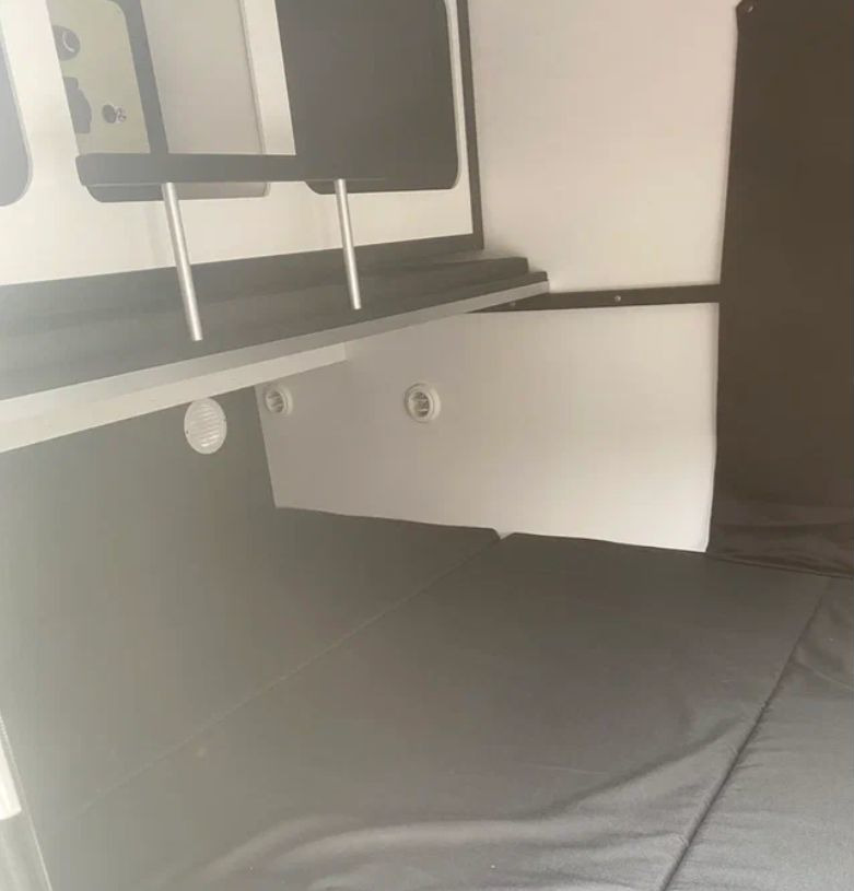 Велес Гранд Туризмо - Прицеп-дача (кемпер): фото 2 Велес Гранд Туризмо - Прицеп-дача (кемпер): фото 2