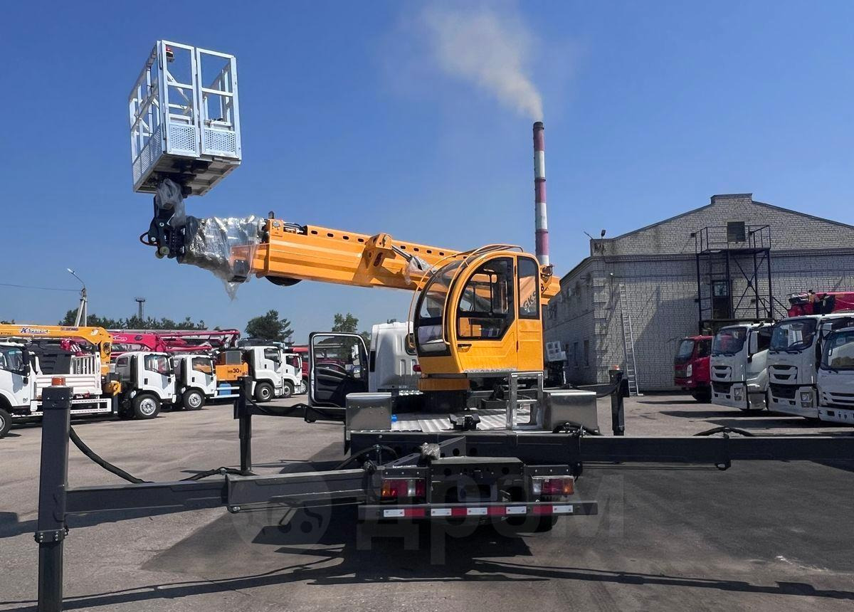 Isuzu Elf - Грузовик с подъемником: фото 5 Isuzu Elf - Грузовик с подъемником: фото 5