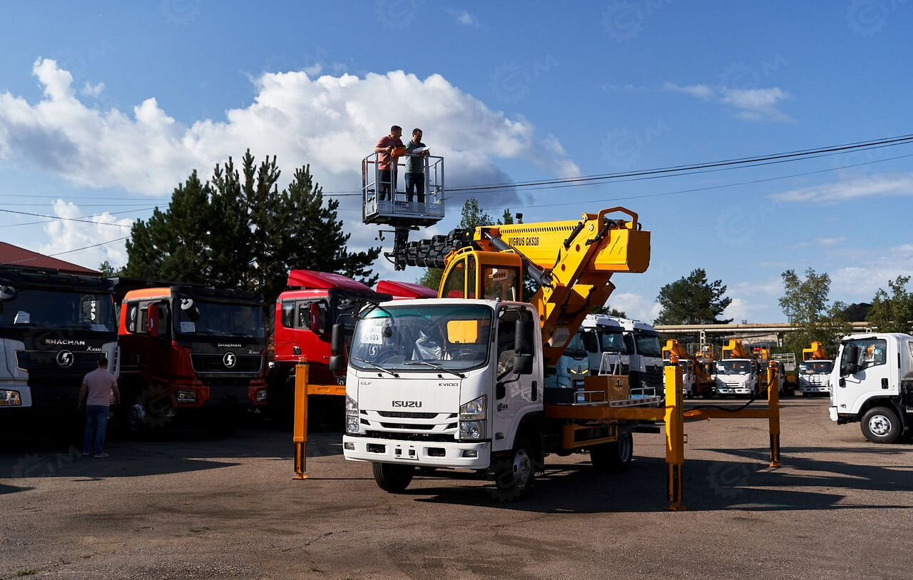 Новый Грузовик с подъемником Isuzu Elf: фото 18