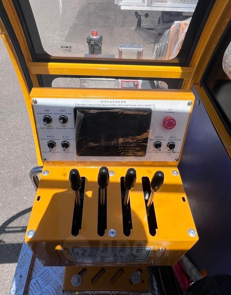 Новый Грузовик с подъемником Isuzu Elf: фото 11