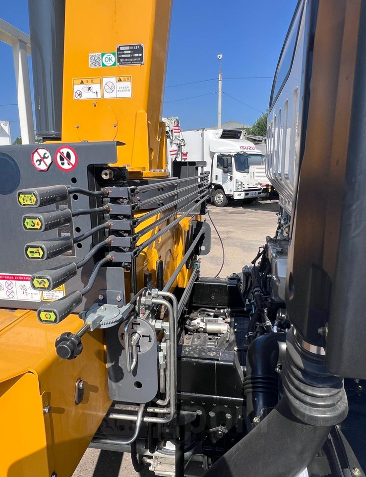 Новый Грузовик бортовой/ Платформа, Автоманипулятор Isuzu Elf: фото 17 Новый Грузовик бортовой/ Платформа, Автоманипулятор Isuzu Elf: фото 17