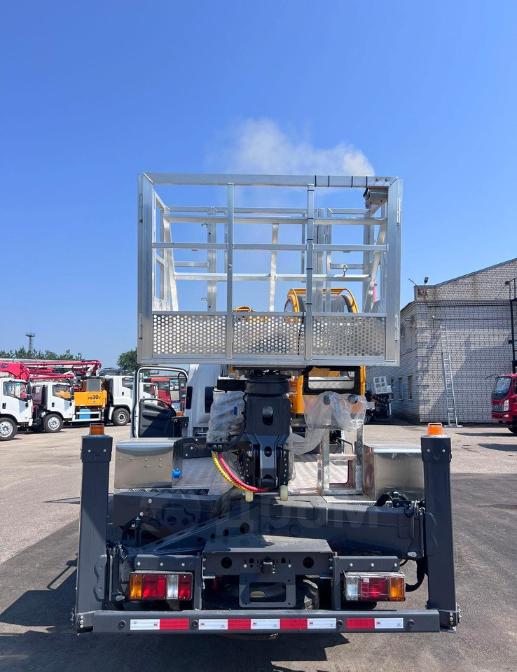 Новый Грузовик с подъемником Isuzu Elf: фото 14 Новый Грузовик с подъемником Isuzu Elf: фото 14